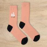 Chaussette Monogramme de signature rétro<br><div class="desc">Faites une déclaration avec nos chaussettes d'équipage personnalisées pour hommes ou femmes, personnalisées avec des initiales de monogramme rétro brillant et une superposition de nom de script élégant. Conçues pour le confort et le style, ces chaussettes sont fabriquées avec des matériaux de qualité supérieure et peuvent être customisées dans une...</div>