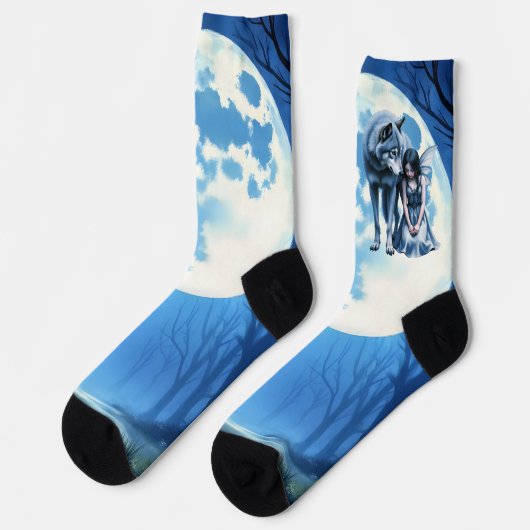 Chaussette Moonlit Bond – The Wolf and the Gothic Fairy. (Gauche)