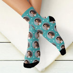 Chaussette Personnalisé Boyfriend Photo Turquoise Blue Love<br><div class="desc">Montrez votre amour pour votre petite amie, votre femme ou votre partenaire avec ces chaussettes amusantes, mignonnes et douillettes imprimées sur mesure! Les chaussettes de notre copain photo premium disposent d'un motif de votre propre photo préférée avec de petits coeurs de confettis blancs. Créez votre propre image en ajoutant simplement...</div>