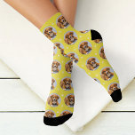Chaussette Photo de chien personnalisé Empreinte de patte jau<br><div class="desc">Montrez votre amour pour votre chiot ou chat avec ces chaussettes amusantes et confortables imprimées sur mesure! Nos chaussettes d'équipage premium comprennent un motif de votre photo d'animal de compagnie préférée avec de petits empreintes de pattes blancs. Créez votre propre image en ajoutant simplement votre image à l'image de l'espace...</div>