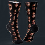 Chaussette Photo personnelle amusante<br><div class="desc">A Fun Face Photo Collage Modèle Faites votre propre paire de chaussettes amusantes - avec votre propre design de visage découpé, parfait pour des idées cadeaux pour vous-même ou d'autres - chaussettes de Ricaso - disponibles en différentes couleurs en magasin, sortir dans le style personnalisé. REMARQUE : L'image doit être...</div>