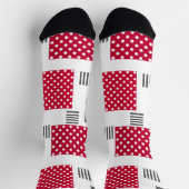 Chaussette Pneuka rouge gris patchwork sur arrière - plan bla (Haut)
