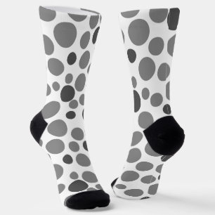 Chaussette pois gris jaune sur un arrière - plan blanc