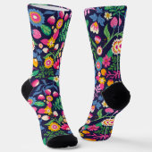 Chaussette Tout sur fond noir avec des fleurs (Angulaire)