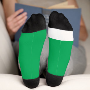 Chaussette un arrière - plan vert avec un
