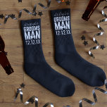 Chaussettes noires Tuxedo Mariage personnalisées<br><div class="desc">Quel Groomsman n'aimerait pas une paire de chaussettes de mariage noir personnalisées comme cadeau de remerciement? Je n'en connais pas un qui ne le serait pas. Ajoutez son nom et votre date de mariage et préparez-vous à l'apparence de joie sur son visage.</div>