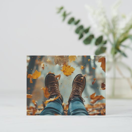 chaussures de carte de voeux et feuilles de chute (Debout devant)