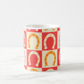 Checkered Retro Horseshoe in Orange red and Pink  Koffiemok (Center)