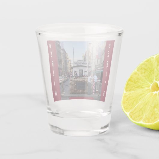 Checkpoint Charlie Berlin | Kleurversie Shot Glas (Achterkant)
