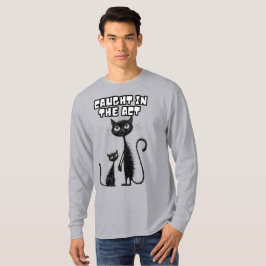 Cheeky Companions: Zwarte Kitten met een Schattige T-shirt