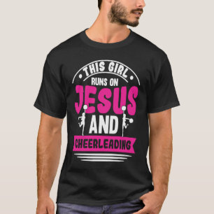 Cheer Girl Dit meisje loopt op Jezus en Cheerleadi T-shirt