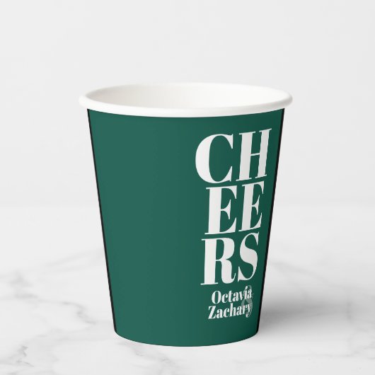 Cheers Emerald Green Modern Typography Wedding Papieren Bekers (Voorkant)