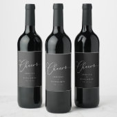 Cheers Minimal Black Script Elegant Wedding Favor Wijn Etiket (Flessen)