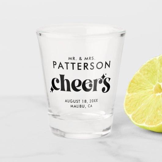 Cheers Modern Retro Bruiloft Shot Glas (Voorkant)