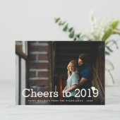 Cheers naar 2019 White Script Holiday Foto Feestdagenkaart (Staand voorkant)