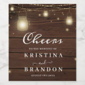 Cheers op de bruiloft Rustic Wood String Lights Wijn Etiket (Enkel label)