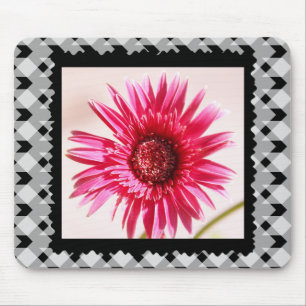 Cheery Pink Gerbera Daisy op Black/White Gingham Muismat