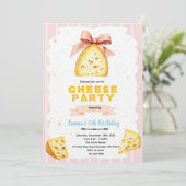 Cheese Birthday Party Invitation (Debout devant)