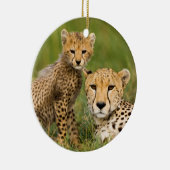 Cheetah Cub en Parent in Grass Keramisch Ornament (Rechts)