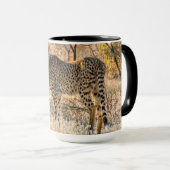 Cheetah die rond kijkt mok (Voorkant rechts)