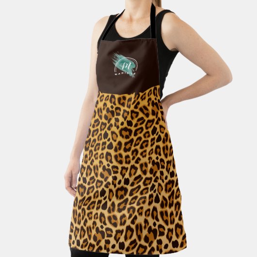 Cheetah Monogram Leather en Leopard Pattern Schort (Insitu)