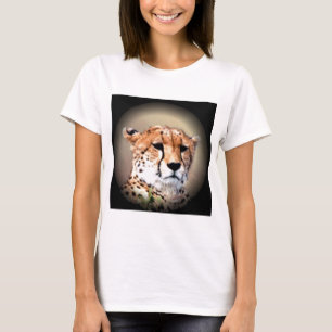 Cheetah Portret, Volle Maan: Natuur's Genade T-shirt