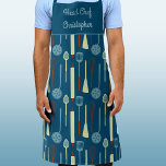 Chef chef tablier personnalisé<br><div class="desc">Fun Head Chef design avec des outils de cuisine rétro pour votre chef préféré, cuisinier ou expert grill. Modifiez le nom pour personnaliser.</div>