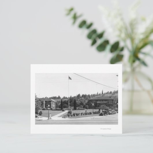 Chehalis, WA Town Uitzicht en Civic Centre Briefkaart (Staand voorkant)