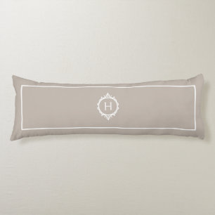 Chelsea licht Taupe en wit monogram Lichaamskussen