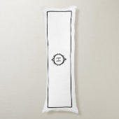Chelsea zwart-wit monogram lichaamskussen (Voorkant Verticaal)