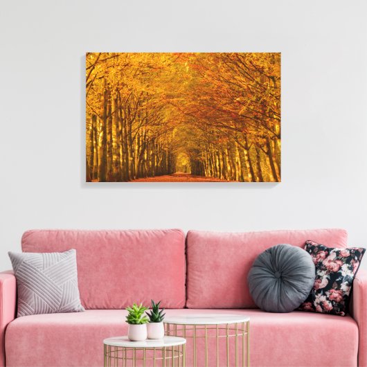 Chemin à pied à travers la toile de forêt d'automn (Insitu(Salon))