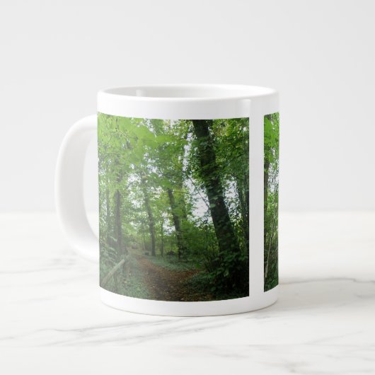 Chemin à travers la Mug de la forêt verte (Devant gauche)