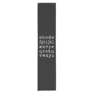Chemin De Table Court Alphabet anti-Trump - Nope V