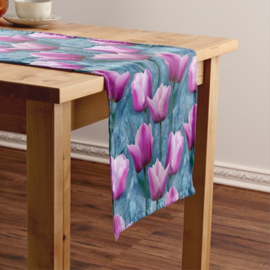 Chemin De Table Court Aquarelle Tulipes roses et stuc bleu (In Situ)