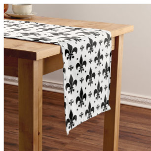 Chemin De Table Court Arrière - plan blanc Fleur-de-lis Motif design