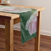 Chemin De Table Court Beau jardin rose clair roses (In Situ)