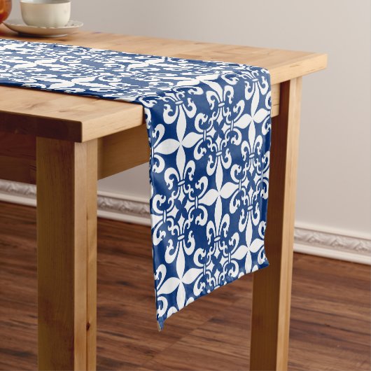 Chemin De Table Court Bleu royal de French Fleur de Lys Pattern (In Situ)