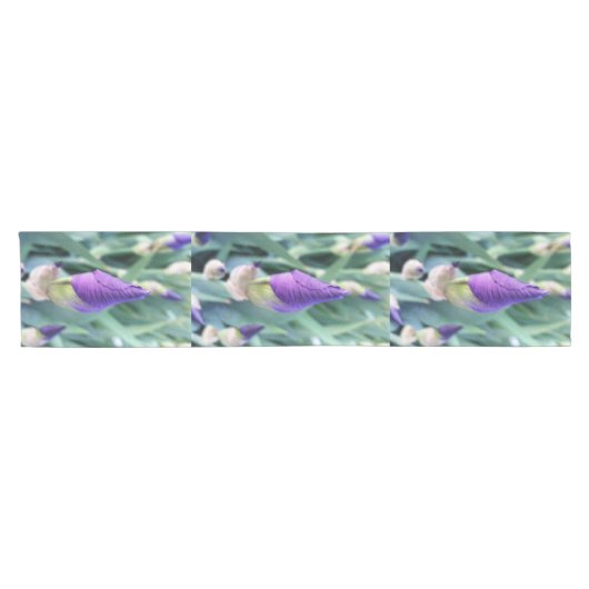 Chemin De Table Court bourgeon d'iris pourpre (Horizontal)