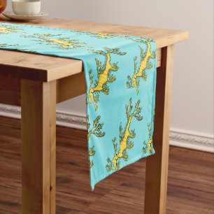 Chemin De Table Court Caricature amusante de dragon de mer feuillu