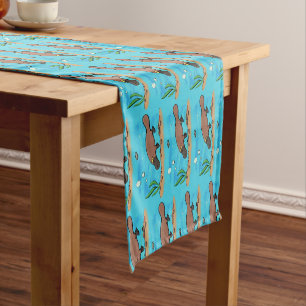 Chemin De Table Court Caricature de natation de Cute platypus