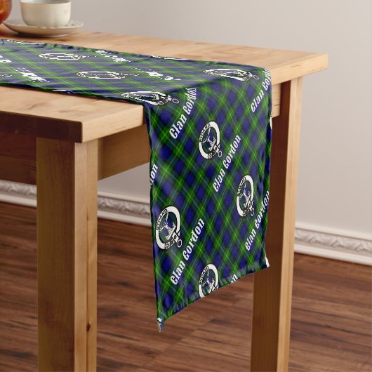 Chemin De Table Court Clan Gordon Tartan Crest (In Situ)