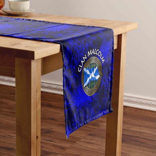 Chemin De Table Court Clan Malcolm Tartan Knot & Drapeau (In Situ)