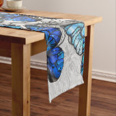 Chemin De Table Court Composition des papillons blancs et bleus (In Situ)