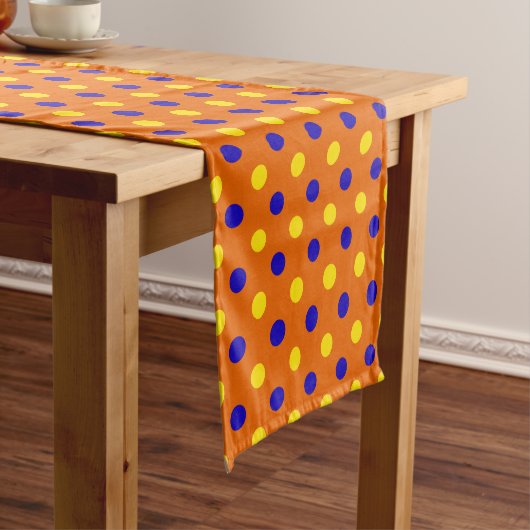 Chemin De Table Court Conception de points polka bleus jaunes orange (In Situ)