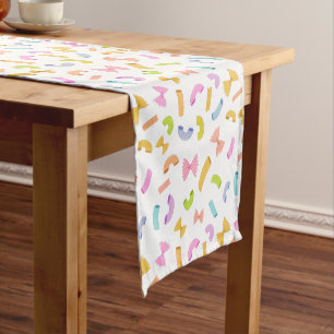 Chemin De Table Court Cool fun pâtes macaroni coloré motif sur blanc