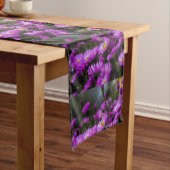 Chemin De Table Court coureur de table à fleurs violet foncé (In Situ)