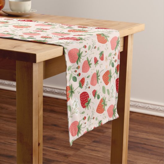 Chemin De Table Court Coureur de table Whimsical Strawberry Party (In Situ)