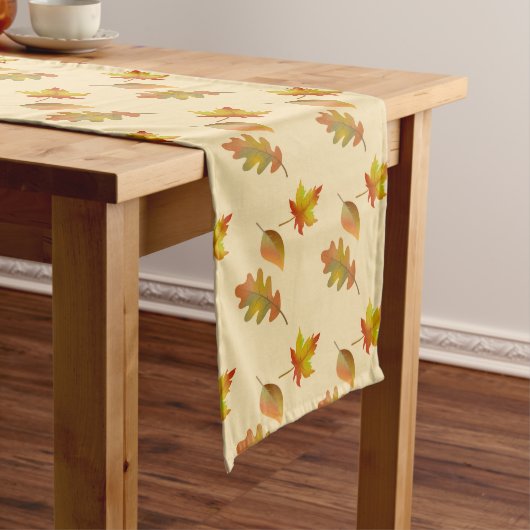 Chemin De Table Court Cozy autumn maple leaves oak leaves (In Situ)