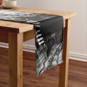 Chemin De Table Court Crâne des ailes de pierre (In Situ)