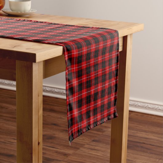 Chemin De Table Court Cunningham Tartan rouge noir (In Situ)
